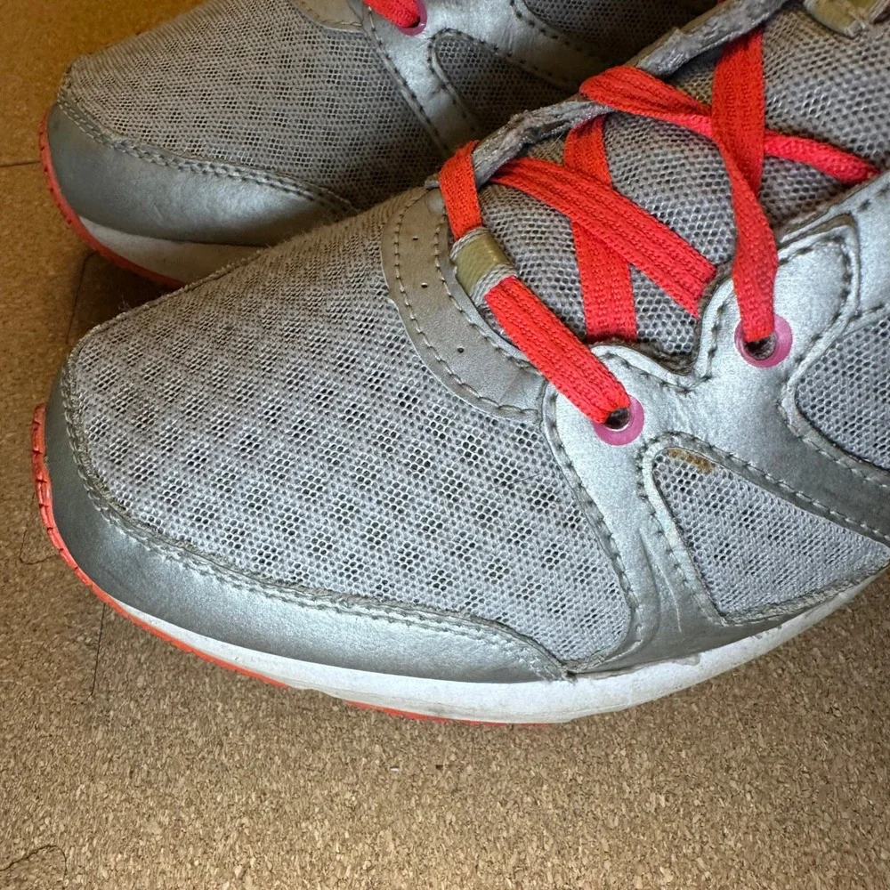 New Balance 577 Susan G. Komen Womens Training Shoes Grey Pink WX577KM Size 9.5